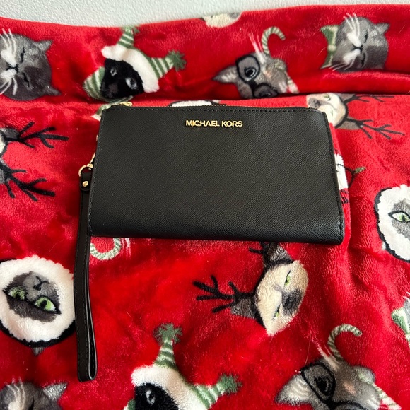 Michael Kors Handbags - Michael Kors Double Zipped Wristlet